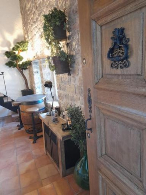 L Estello, Village house in Provence